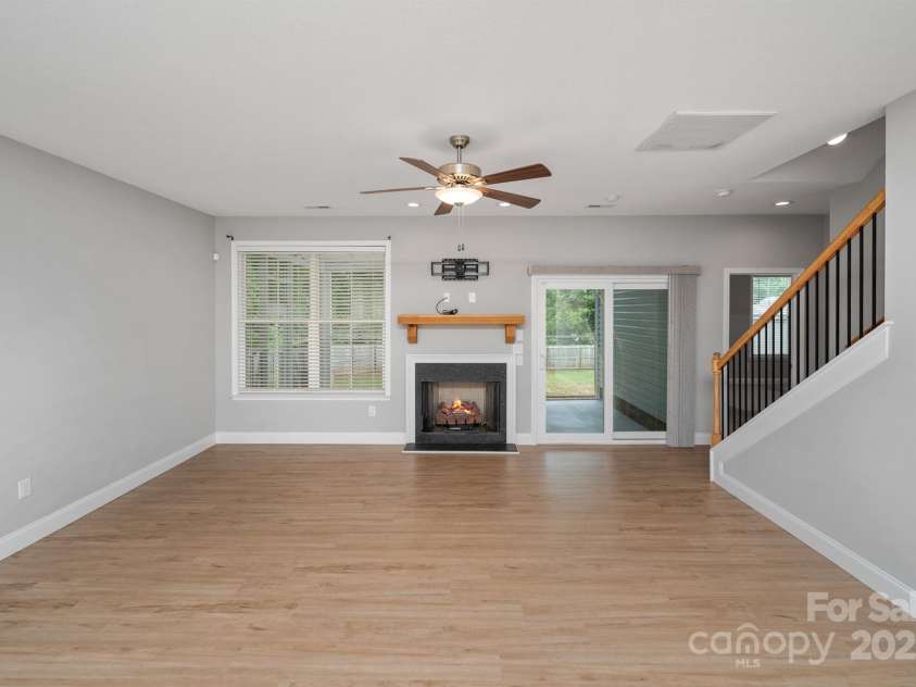 100 Holly Drive, Duncan, SC 29334.  MLS# CAR4299631, YatesRealty ID 29583. 