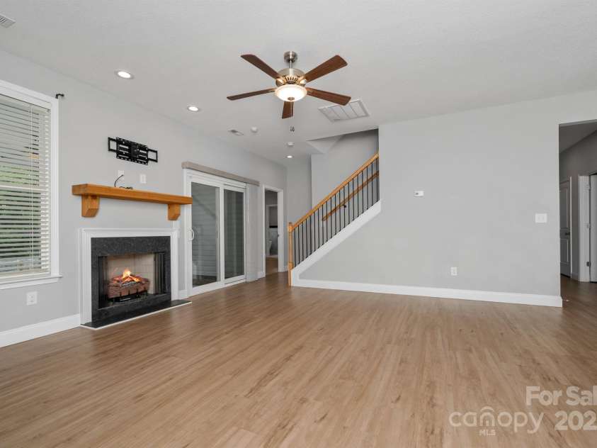 100 Holly Drive, Duncan, SC 29334.  MLS# CAR4299631, YatesRealty ID 29583. 