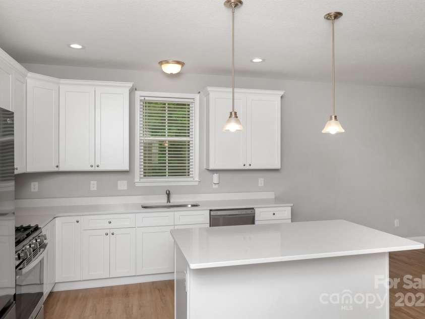 100 Holly Drive, Duncan, SC 29334.  MLS# CAR4299631, YatesRealty ID 29583. 