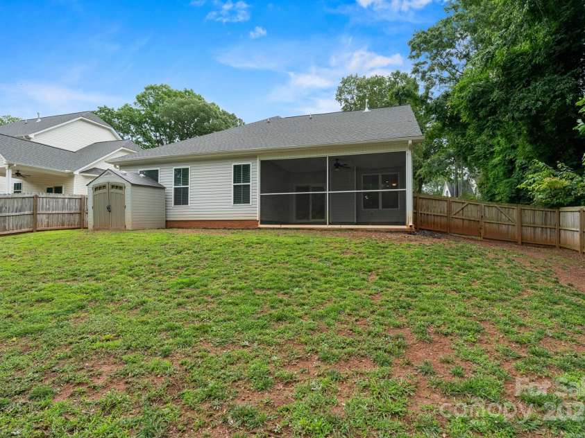 100 Holly Drive, Duncan, SC 29334.  MLS# CAR4299631, YatesRealty ID 29583. 