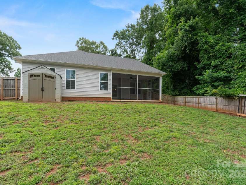 100 Holly Drive, Duncan, SC 29334.  MLS# CAR4299631, YatesRealty ID 29583. 