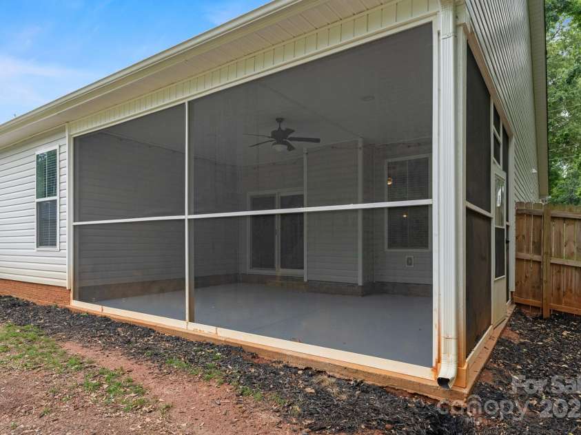 100 Holly Drive, Duncan, SC 29334.  MLS# CAR4299631, YatesRealty ID 29583. 