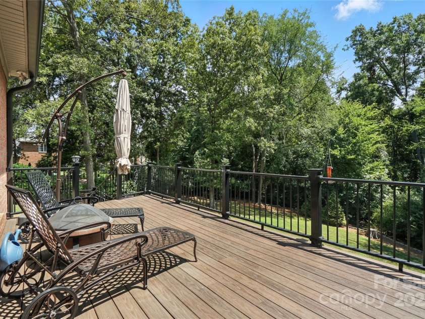 20340 Cathedral Oaks Drive, Cornelius, NC 28031.  MLS# CAR4280608, YatesRealty ID 29583. 