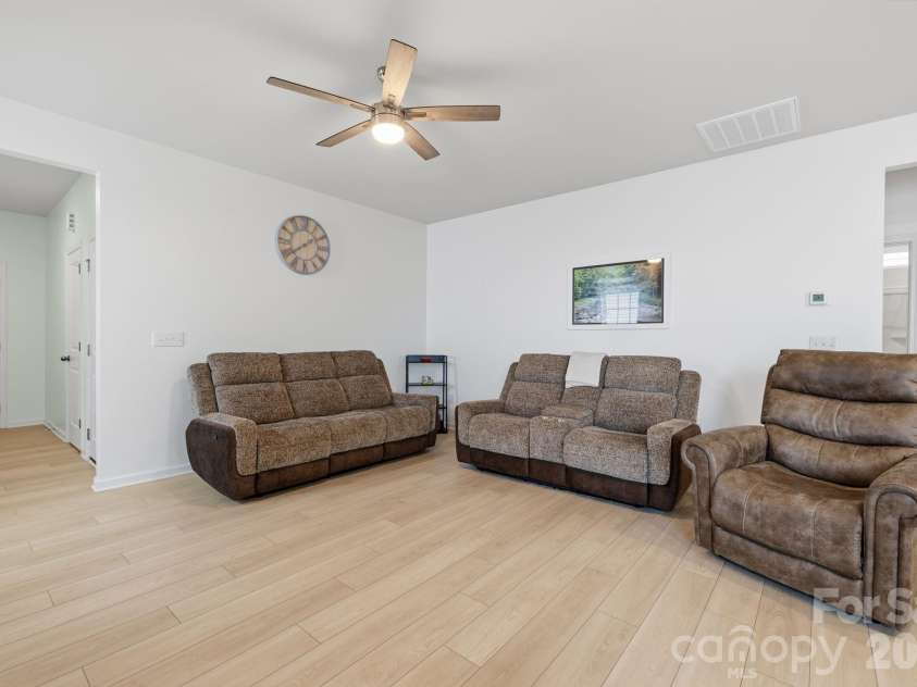 2368 Trollinger Drive, Catawba, NC 28609.  MLS# CAR4387636, YatesRealty ID 29584. 