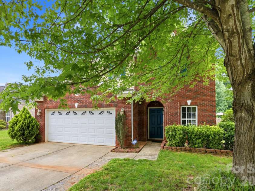 14021 Pinyon Pine Lane, Charlotte, NC 28215.  MLS# CAR4392749, YatesRealty ID 29585. 