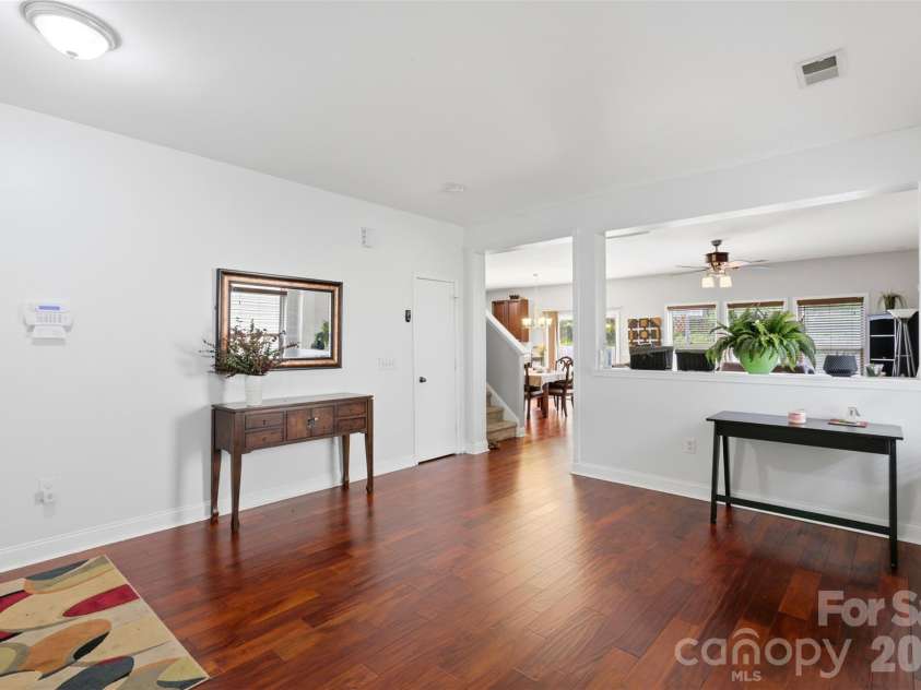 14021 Pinyon Pine Lane, Charlotte, NC 28215.  MLS# CAR4392749, YatesRealty ID 29585. 
