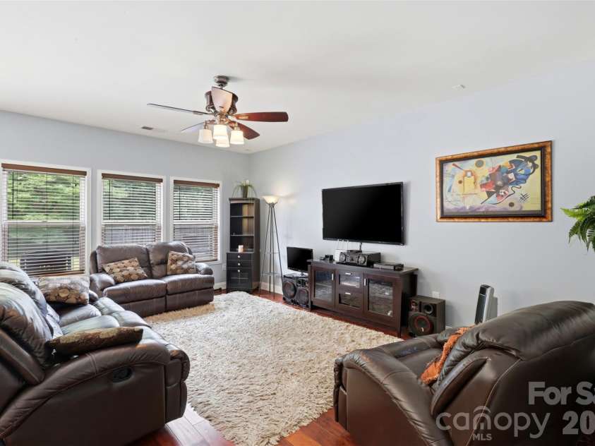 14021 Pinyon Pine Lane, Charlotte, NC 28215.  MLS# CAR4392749, YatesRealty ID 29585. 