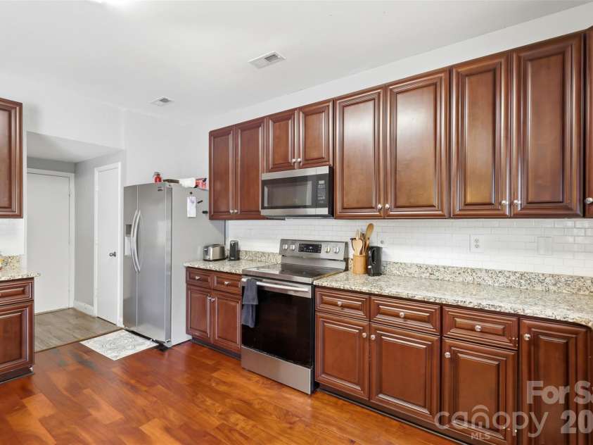 14021 Pinyon Pine Lane, Charlotte, NC 28215.  MLS# CAR4392749, YatesRealty ID 29585. 