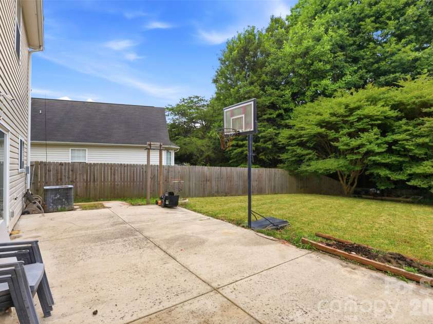 14021 Pinyon Pine Lane, Charlotte, NC 28215.  MLS# CAR4392749, YatesRealty ID 29585. 