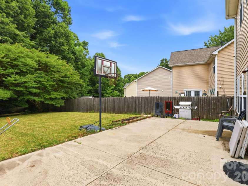 14021 Pinyon Pine Lane, Charlotte, NC 28215.  MLS# CAR4392749, YatesRealty ID 29585. 