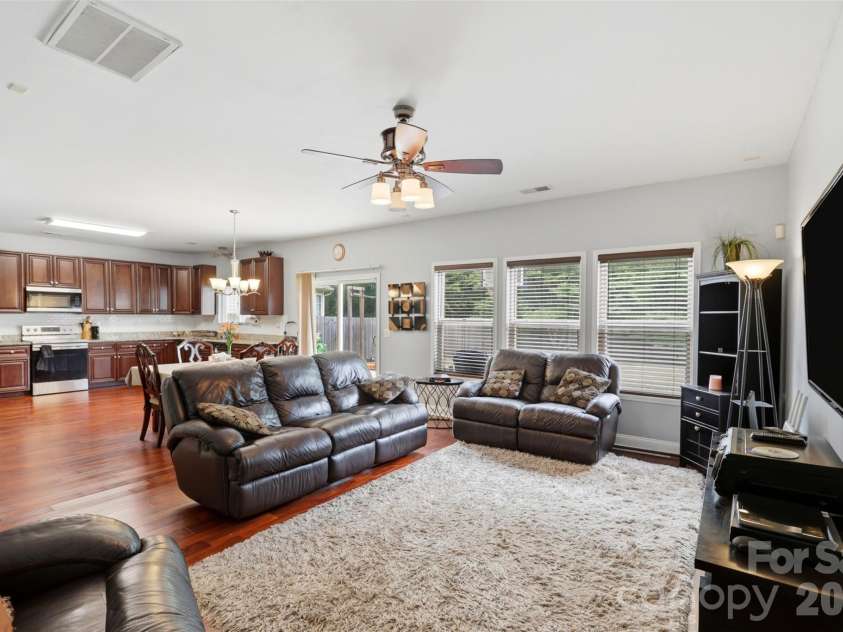 14021 Pinyon Pine Lane, Charlotte, NC 28215.  MLS# CAR4392749, YatesRealty ID 29585. Living Room