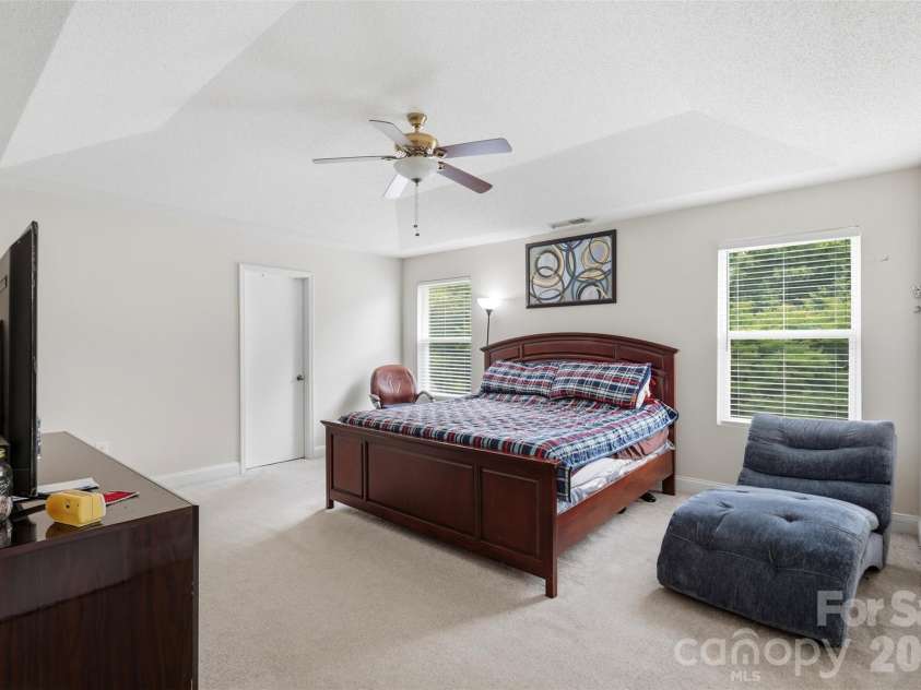 14021 Pinyon Pine Lane, Charlotte, NC 28215.  MLS# CAR4392749, YatesRealty ID 29585. Primary Bedroom