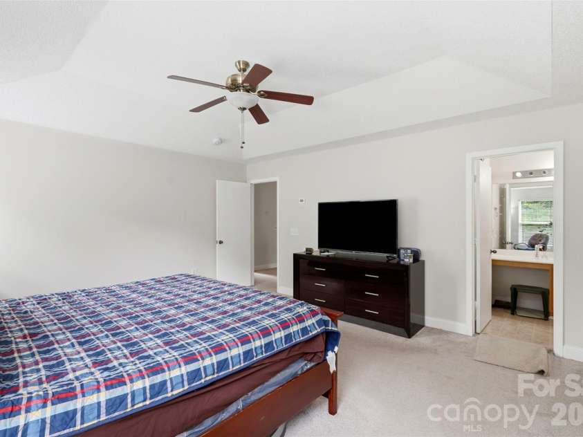 14021 Pinyon Pine Lane, Charlotte, NC 28215.  MLS# CAR4392749, YatesRealty ID 29585. Primary Bedroom