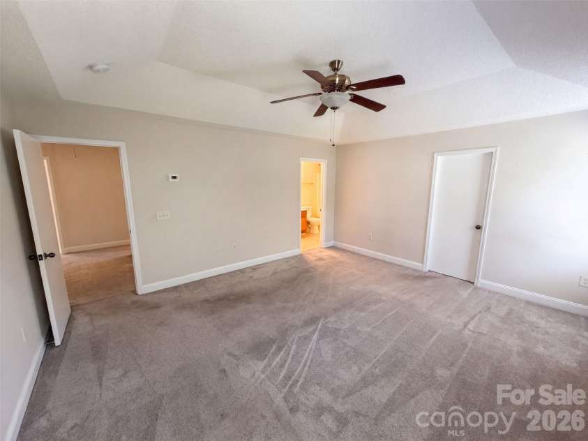 14021 Pinyon Pine Lane, Charlotte, NC 28215.  MLS# CAR4420081, YatesRealty ID 29585. 