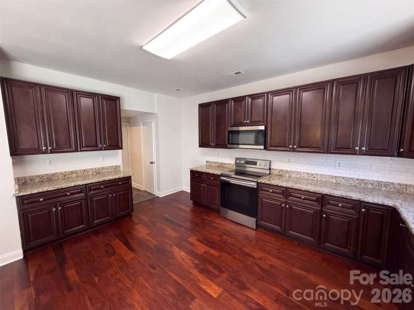 14021 Pinyon Pine Lane, Charlotte, NC 28215.  MLS# CAR4420081, YatesRealty ID 29585. 