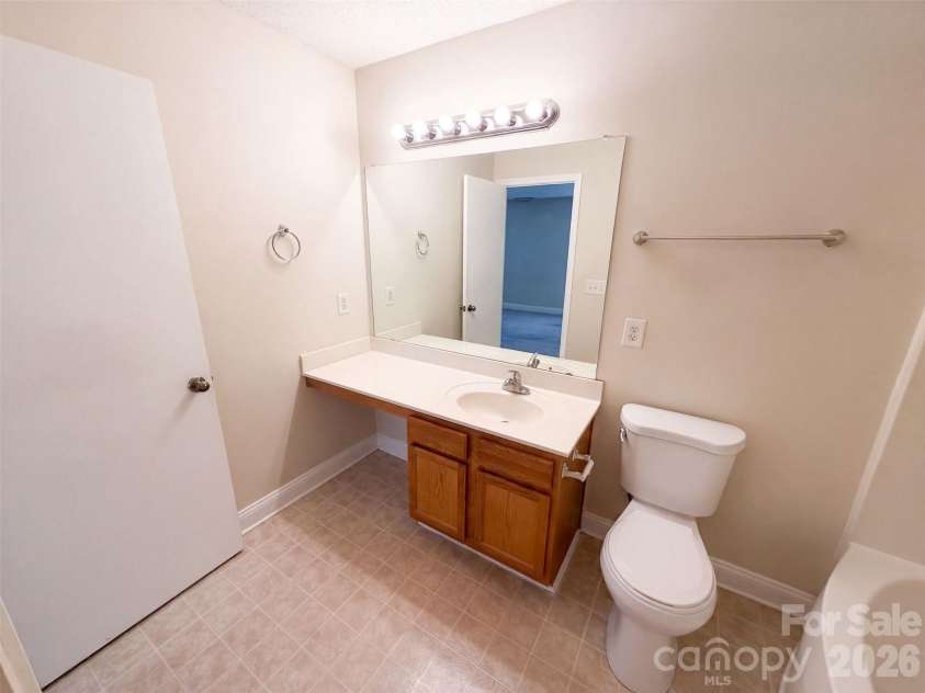 14021 Pinyon Pine Lane, Charlotte, NC 28215.  MLS# CAR4420081, YatesRealty ID 29585. 