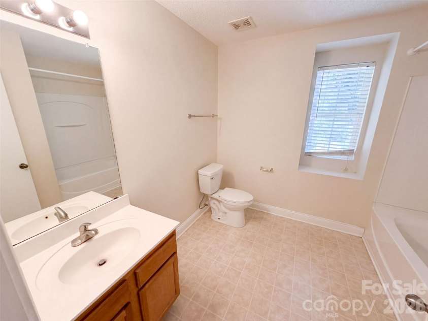 14021 Pinyon Pine Lane, Charlotte, NC 28215.  MLS# CAR4420081, YatesRealty ID 29585. 