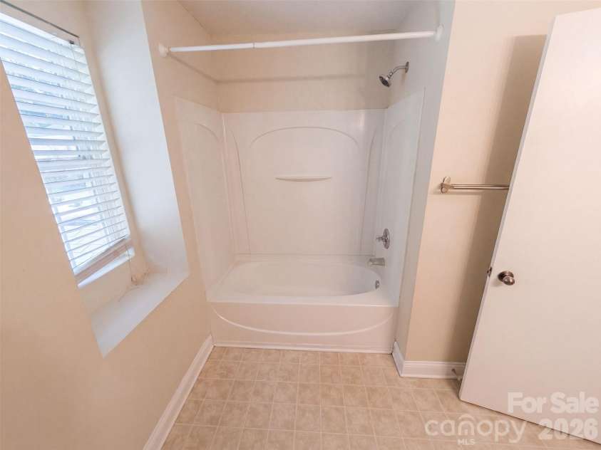 14021 Pinyon Pine Lane, Charlotte, NC 28215.  MLS# CAR4420081, YatesRealty ID 29585. 