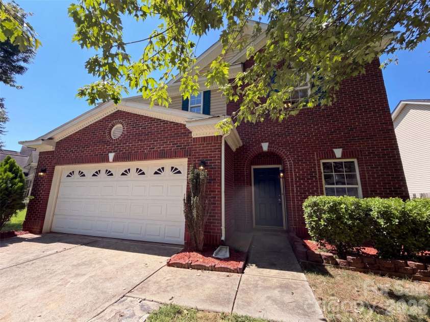 14021 Pinyon Pine Lane, Charlotte, NC 28215.  MLS# CAR4420081, YatesRealty ID 29585. 