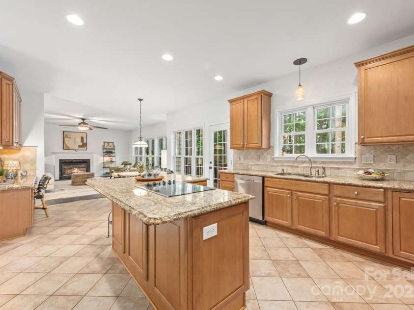 2747 Olympus Drive, Charlotte, NC 28214.  MLS# CAR4281959, YatesRealty ID 29585. 