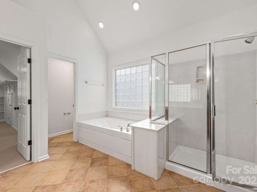 2747 Olympus Drive, Charlotte, NC 28214.  MLS# CAR4281959, YatesRealty ID 29585. 