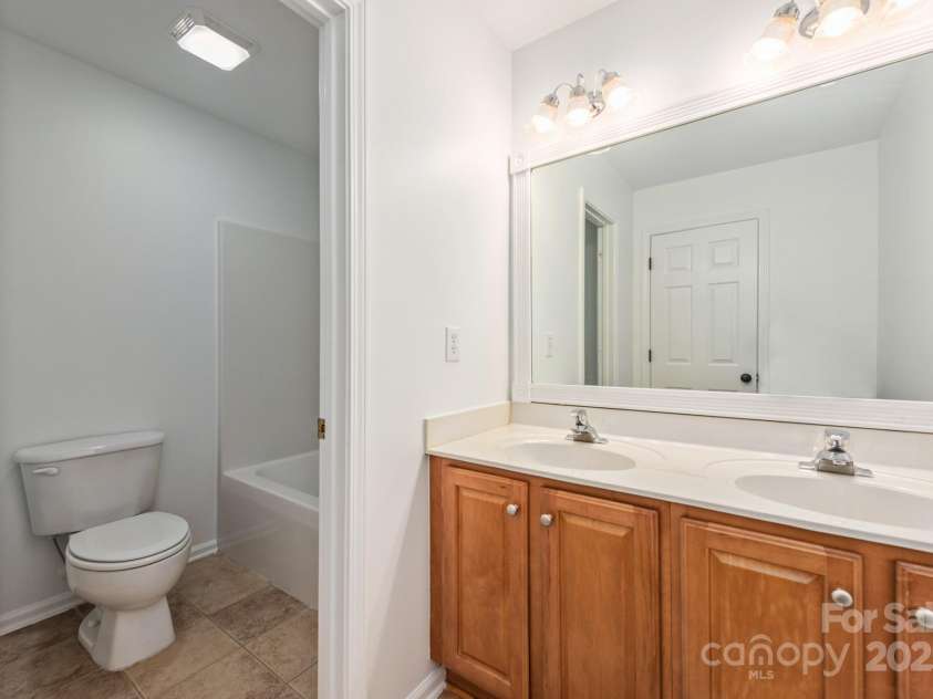 2747 Olympus Drive, Charlotte, NC 28214.  MLS# CAR4281959, YatesRealty ID 29585. 