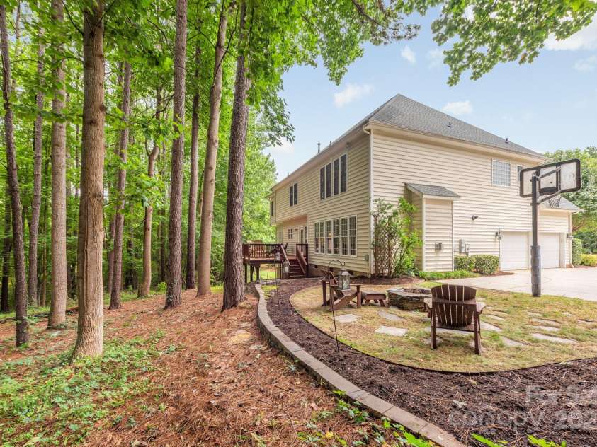 2747 Olympus Drive, Charlotte, NC 28214.  MLS# CAR4281959, YatesRealty ID 29585. 