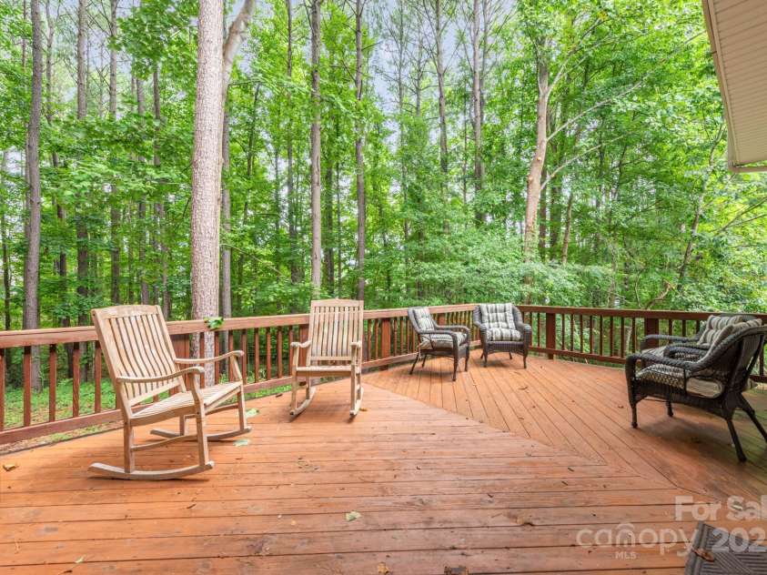 2747 Olympus Drive, Charlotte, NC 28214.  MLS# CAR4281959, YatesRealty ID 29585. 