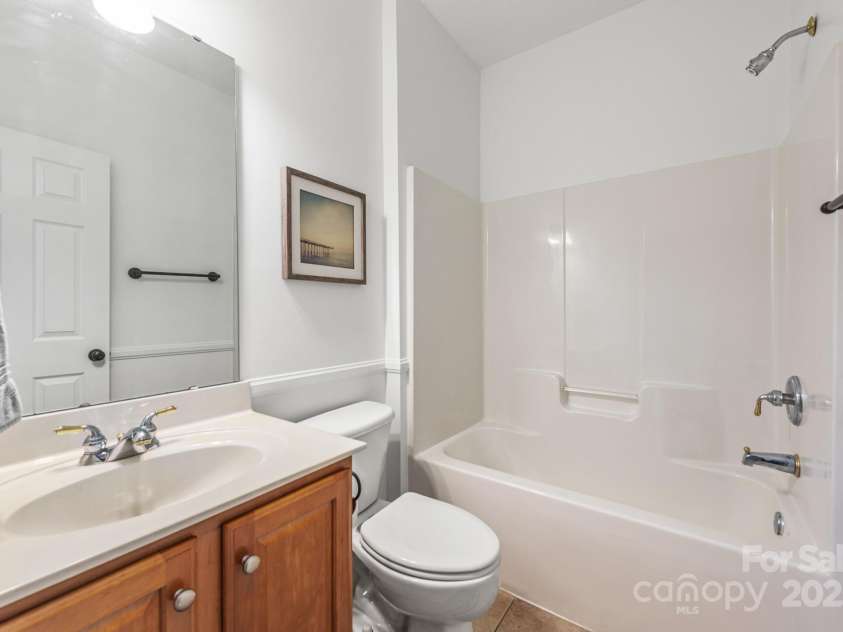 2747 Olympus Drive, Charlotte, NC 28214.  MLS# CAR4281959, YatesRealty ID 29585. Full Bathroom on Main Level Near Full Bedroom on Main