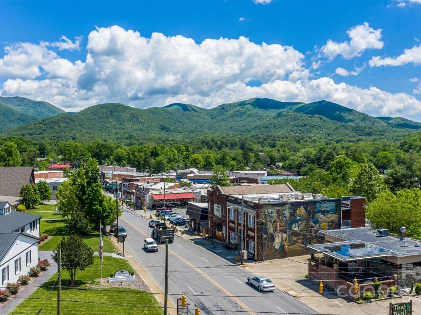 704 Azalea Avenue, Black Mountain, NC 28711.  MLS# CAR4283661, YatesRealty ID 29588. Walk to Lake Tomahawk or downtown Black Mountain