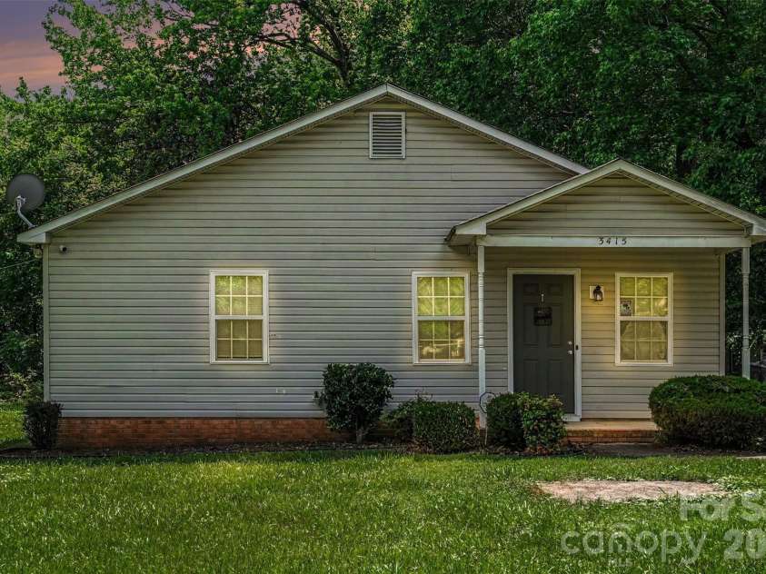 3415 Kentucky Avenue, Charlotte, NC 28216.  MLS# CAR4378920, YatesRealty ID 29589. 