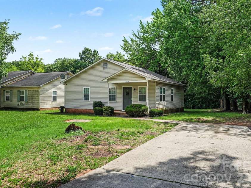 3415 Kentucky Avenue, Charlotte, NC 28216.  MLS# CAR4378920, YatesRealty ID 29589. 