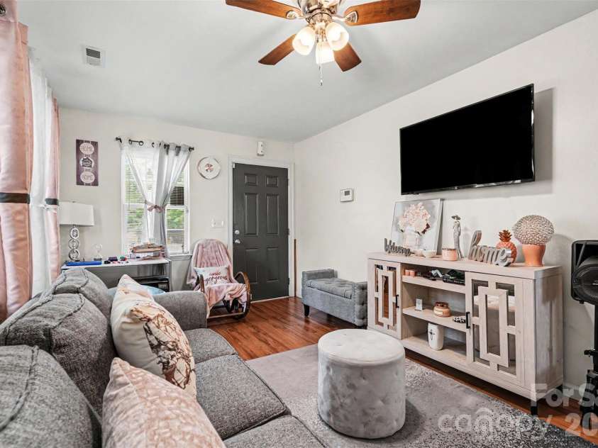 3415 Kentucky Avenue, Charlotte, NC 28216.  MLS# CAR4378920, YatesRealty ID 29589. 