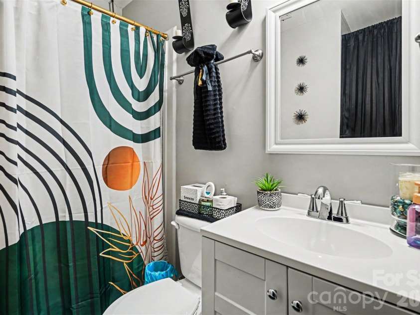3415 Kentucky Avenue, Charlotte, NC 28216.  MLS# CAR4378920, YatesRealty ID 29589. 