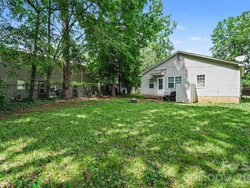 3415 Kentucky Avenue, Charlotte, NC 28216.  MLS# CAR4378920, YatesRealty ID 29589. 