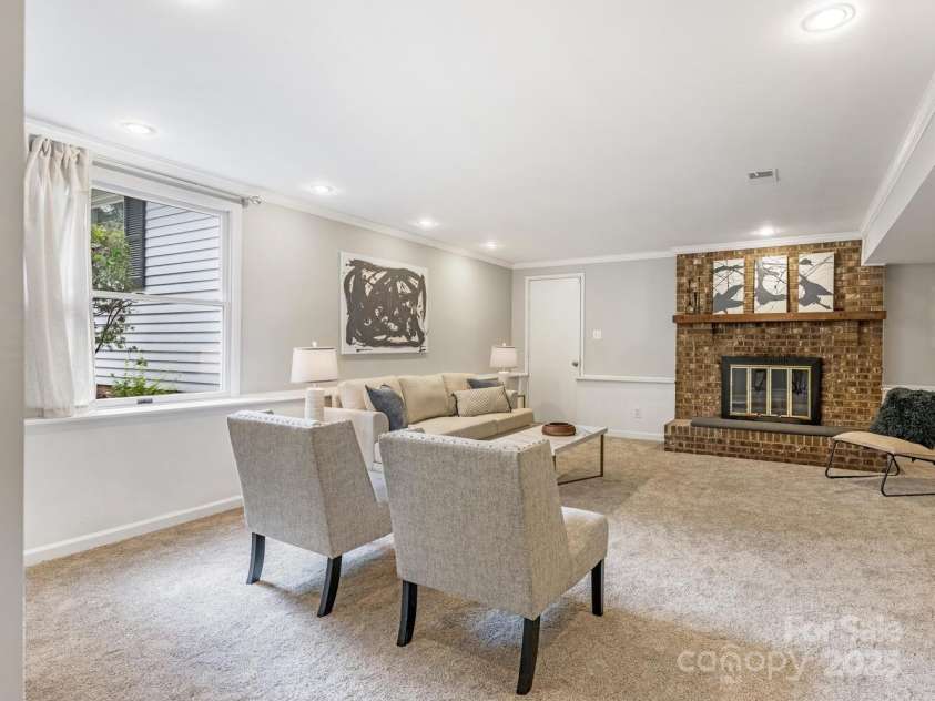 9324 Rainbow Forest Drive, Charlotte, NC 28277.  MLS# CAR4281251, YatesRealty ID 29591. Family Room