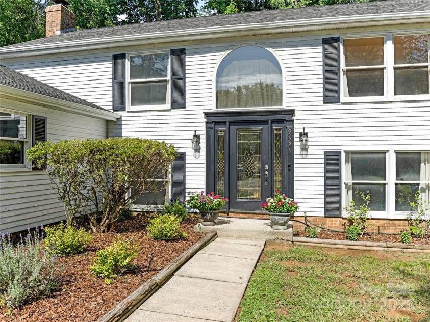 9324 Rainbow Forest Drive, Charlotte, NC 28277.  MLS# CAR4281251, YatesRealty ID 29591. Front entry