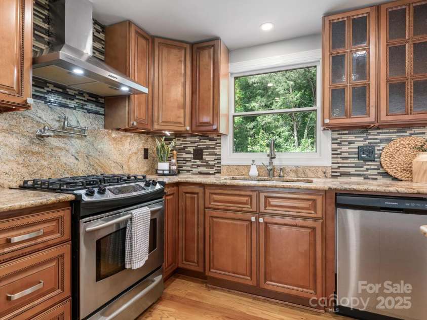 9324 Rainbow Forest Drive, Charlotte, NC 28277.  MLS# CAR4281251, YatesRealty ID 29591. Kitchen
