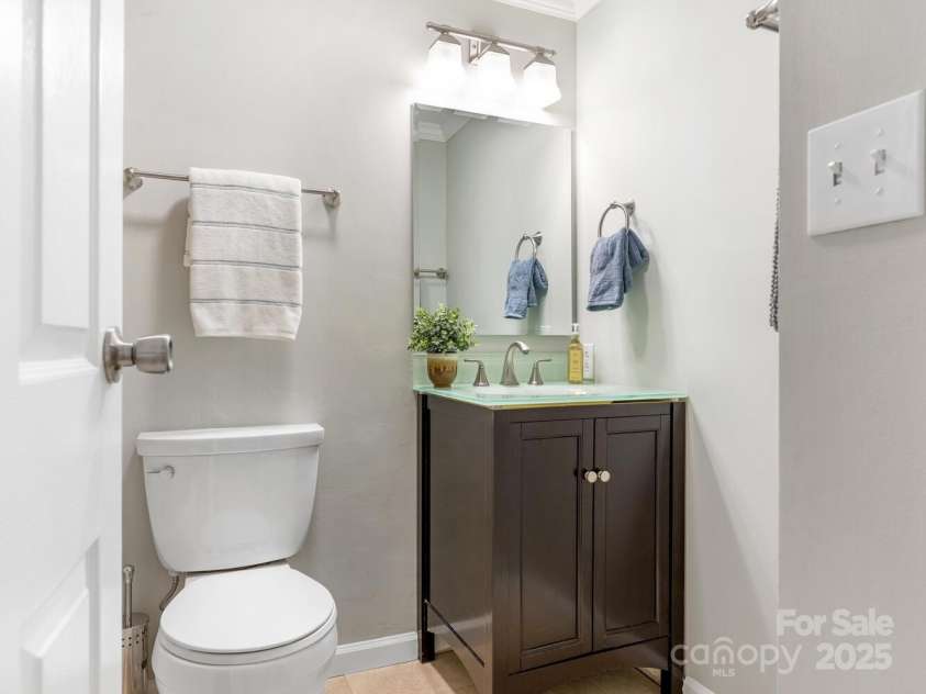 9324 Rainbow Forest Drive, Charlotte, NC 28277.  MLS# CAR4281251, YatesRealty ID 29591. Upstairs full bath