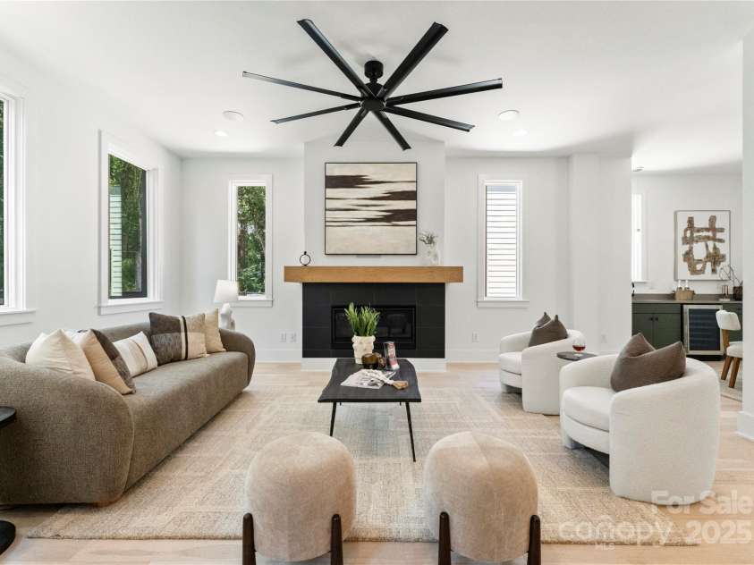 1725 Seifert Circle, Charlotte, NC 28205.  MLS# CAR4286297, YatesRealty ID 29593. 
