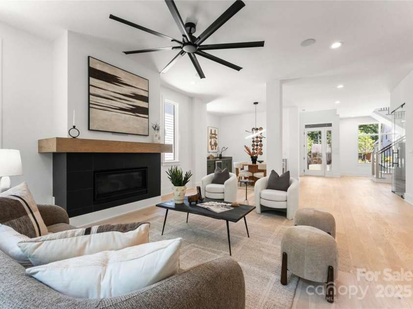 1725 Seifert Circle, Charlotte, NC 28205.  MLS# CAR4286297, YatesRealty ID 29593. 