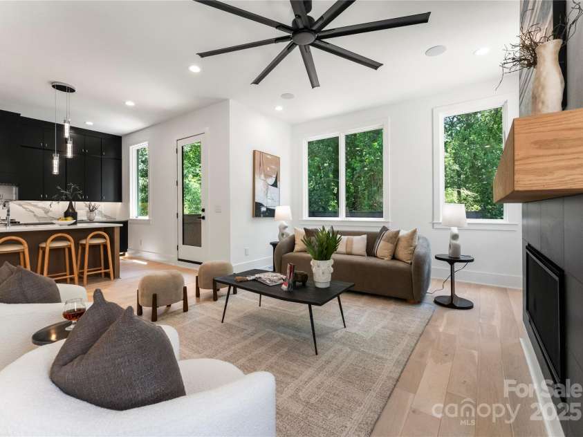 1725 Seifert Circle, Charlotte, NC 28205.  MLS# CAR4286297, YatesRealty ID 29593. 