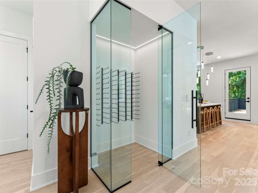 1725 Seifert Circle, Charlotte, NC 28205.  MLS# CAR4286297, YatesRealty ID 29593. 