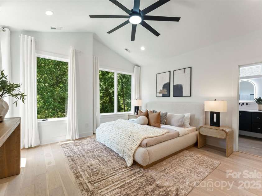 1725 Seifert Circle, Charlotte, NC 28205.  MLS# CAR4286297, YatesRealty ID 29593. 