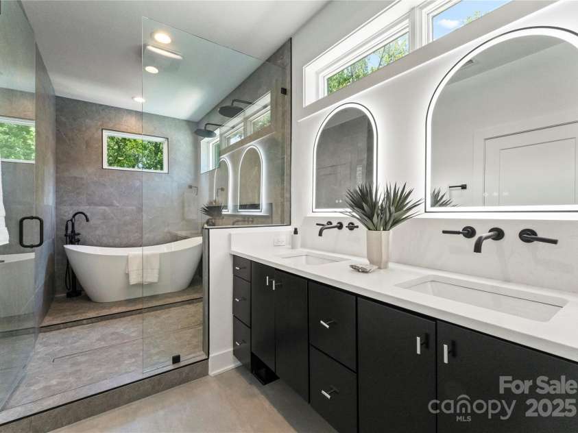 1725 Seifert Circle, Charlotte, NC 28205.  MLS# CAR4286297, YatesRealty ID 29593. 
