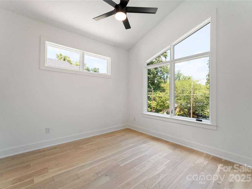1725 Seifert Circle, Charlotte, NC 28205.  MLS# CAR4286297, YatesRealty ID 29593. 