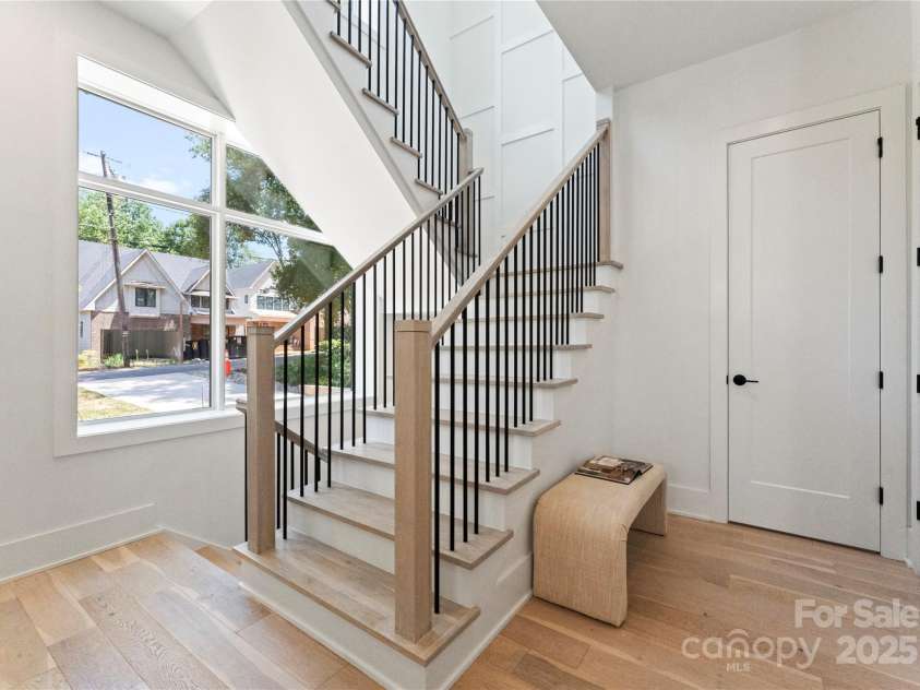 1725 Seifert Circle, Charlotte, NC 28205.  MLS# CAR4286297, YatesRealty ID 29593. 