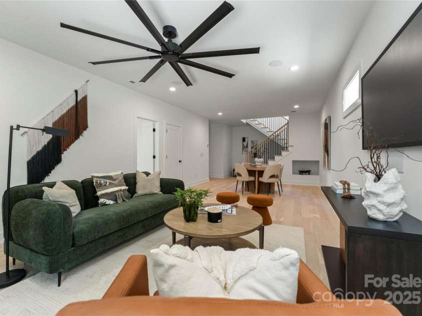 1725 Seifert Circle, Charlotte, NC 28205.  MLS# CAR4286297, YatesRealty ID 29593. 