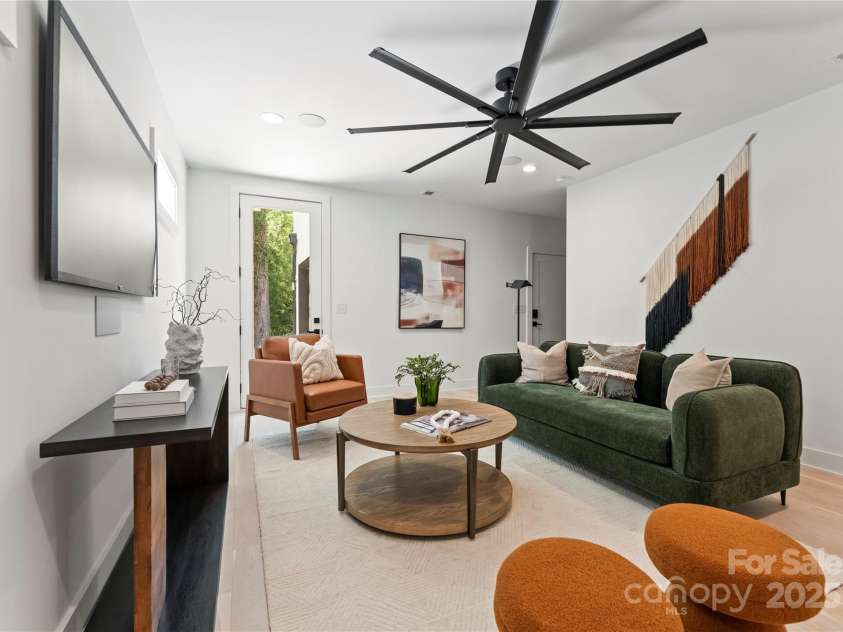 1725 Seifert Circle, Charlotte, NC 28205.  MLS# CAR4286297, YatesRealty ID 29593. 