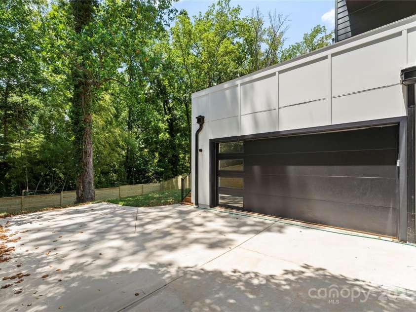 1725 Seifert Circle, Charlotte, NC 28205.  MLS# CAR4286297, YatesRealty ID 29593. 